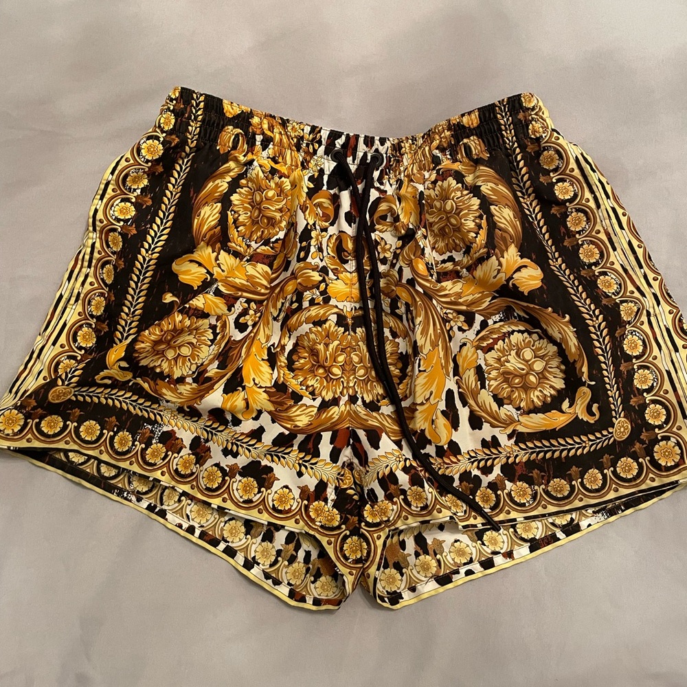 Men’s Versace Swim Trunks. Great condition. Mid length. Size 6 (Large)